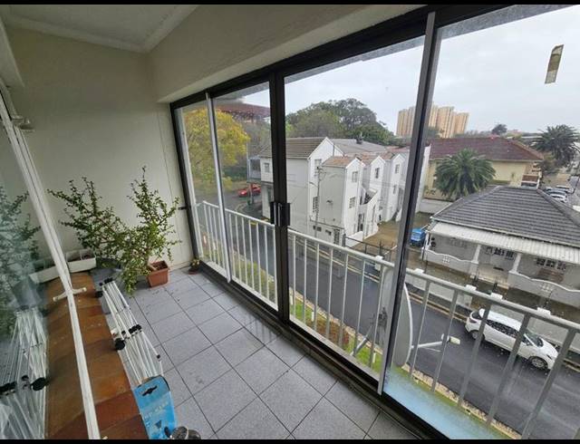 1 BEDROOM PROPERTY TO RENT IN RONDEBOSCH